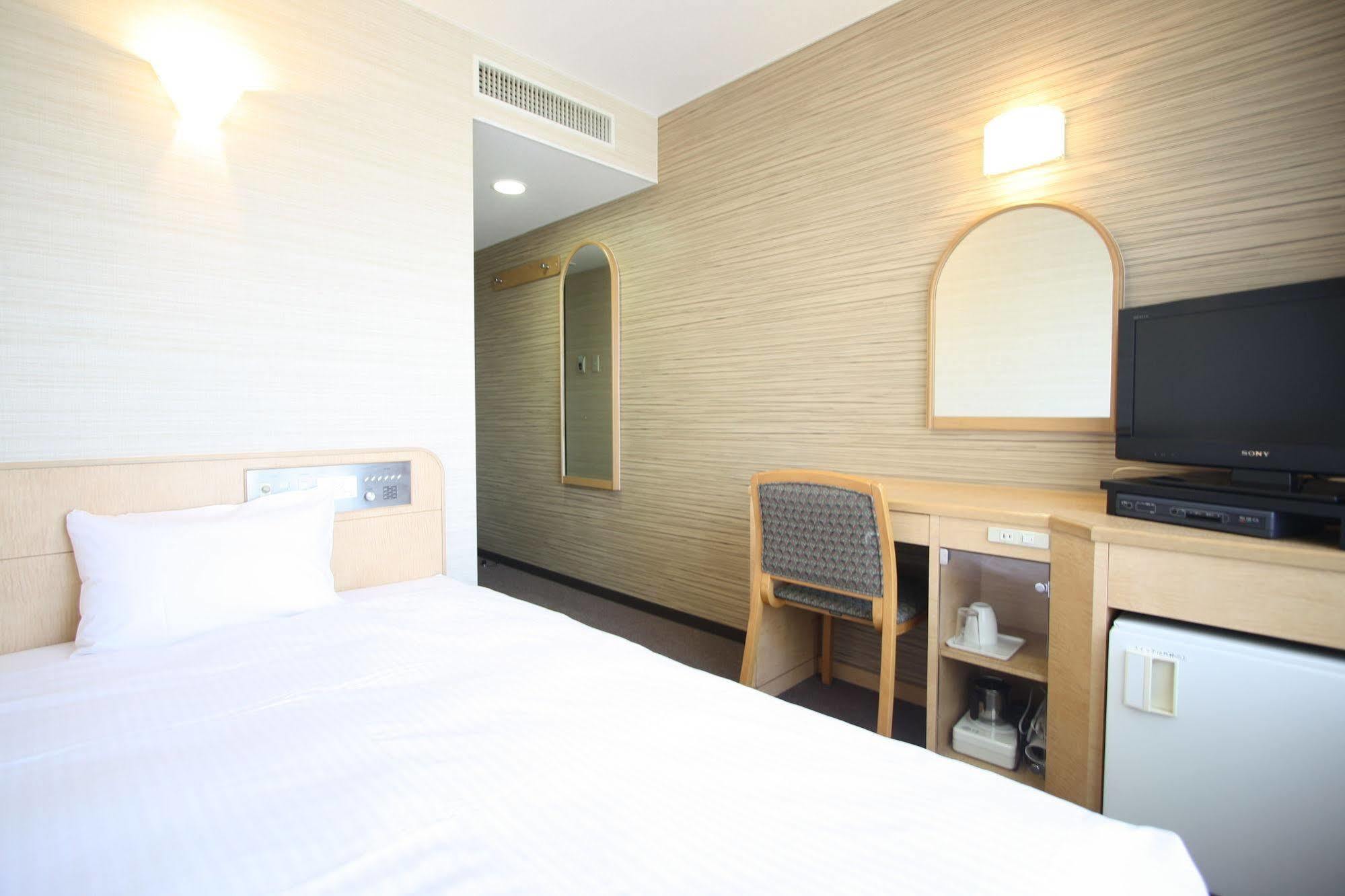 קומאמוטו Kenchomae Green Hotel מראה חיצוני תמונה